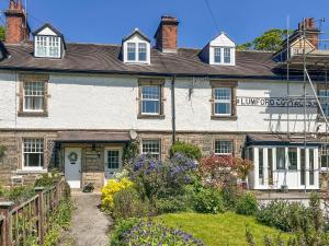 a house with a garden in front of it at Puddle Duck Cottage in Bakewell