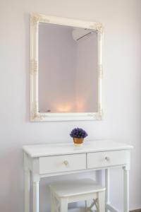 Gallery image of Elena Hara in Alikanas