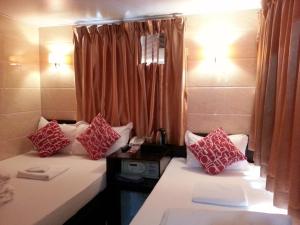 Katil atau katil-katil dalam bilik di Joyous Guest House