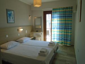 Tempat tidur dalam kamar di Polyxeni Hotel