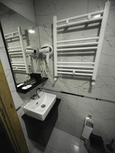 A bathroom at Gold Corner Hotel