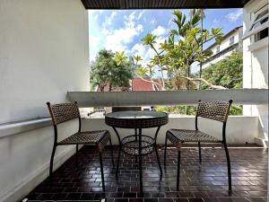 a patio with a table and chairs on a balcony at Oasis townhouse in the perfect location in Bangkok