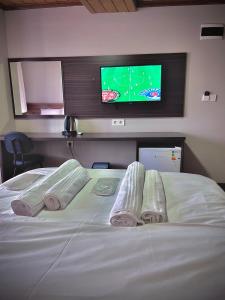 A bed or beds in a room at Gold Corner Hotel