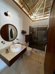Bilik mandi di Nierika #402 - Sayulita Lofts