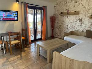 TV a/nebo společenská místnost v ubytování Apartment & Studios Haido