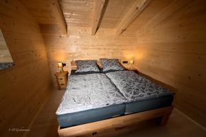 an overhead view of a bed in a wooden cabin at Holzwies Chalets in Unterneukirchen