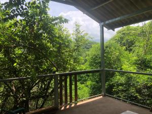 Ein Balkon oder eine Terrasse in der Unterkunft Casa luna punta mango surf