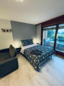 Llit o llits en una habitació de Studio de vacances aux Bains de Saillon