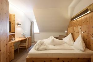 Posteľ alebo postele v izbe v ubytovaní Hotel Madatsch