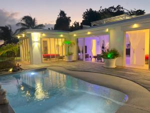 Bassein majutusasutuses Villa Amaryllis luxueuse,piscine,vue mer,plage või selle lähedal