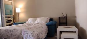 Łóżko lub łóżka w pokoju w obiekcie ZEUS BEACH Apartament