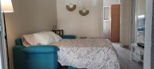 Łóżko lub łóżka w pokoju w obiekcie ZEUS BEACH Apartament