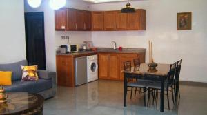 Η κουζίνα ή μικρή κουζίνα στο Location de rêve à El Jadida, juste à côté de la plage, Vivez l'aventure +12 φωτογραφίες