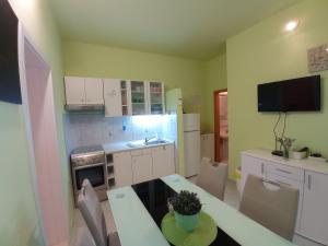 Kuchyň nebo kuchyňský kout v ubytování Apartment Igralište Mirakul