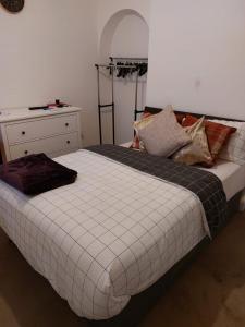 a bedroom with a bed and a dresser at Nice and comfortable Shared Flat in Surbiton in Malden