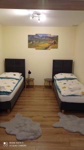 Łóżko lub łóżka w pokoju w obiekcie Dębowy Apartamenty/Pokoje