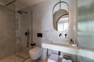 Koupelna v ubytování Nōema Premium Stay + 37 fotografií