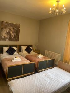Postel nebo postele na pokoji v ubytování Luxury home in York - sleeps -5 , Free parking ,