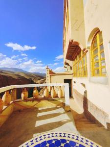 A balcony or terrace at Riad Bleu Afriqua