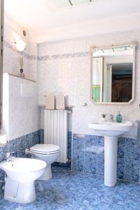 a bathroom with a toilet and a sink and a mirror at CASA ROYAL sulla Reggia di Venaria in Venaria Reale
