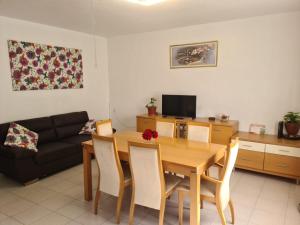 a living room with a wooden table and a couch at Allotjament dels Ports in La Senia