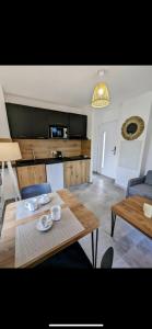 a living room with a table and a dining room at Appartement T2 cosy à San ciprianu in Lecci