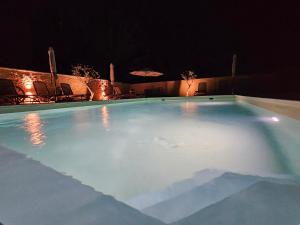 Bazén v ubytování Apartmani Gržinić nebo v jeho okolí