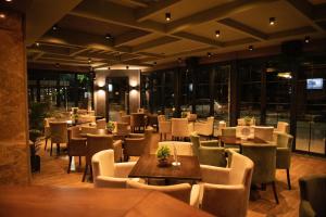 Restaurace v ubytování GRIFFON BAR FOOD APARTMENTS