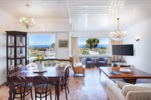 a living room with a table and a couch at Villa Florinda in Bardolino