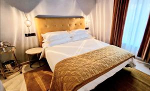Posteľ alebo postele v izbe v ubytovaní Boutique Suites