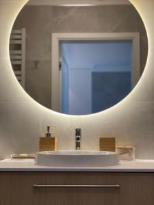 a bathroom with a sink and a mirror at Apartament PLAŻOWY 214 - Rezydencja Niechorze in Niechorze