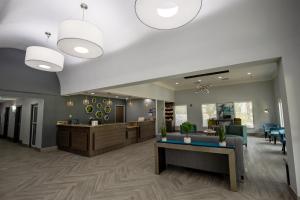 an office lobby with a reception desk and a waiting room at Best Western Plus Lafayette Vermilion River Inn & Suites in Lafayette