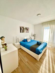 Ένα ή περισσότερα κρεβάτια σε δωμάτιο στο Boutique Apartment by the Sea +113 φωτογραφίες