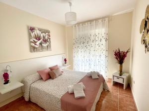 Postel nebo postele na pokoji v ubytování Atico Duplex PARAISO VERA Playa PISCINA PRIVADA + 37 fotografií