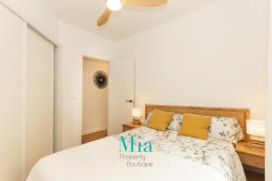 Postel nebo postele na pokoji v ubytování City and Beach Apartment