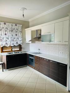 Zdjęcie z galerii obiektu Proper Home w Gjirokastrze
