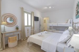 Postel nebo postele na pokoji v ubytování Arethousa House + 37 fotografií