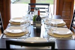 a table with a bottle of wine and glasses on it at Encanto Mendocino: Espaciosa casa en Juan B Justo in Mendoza