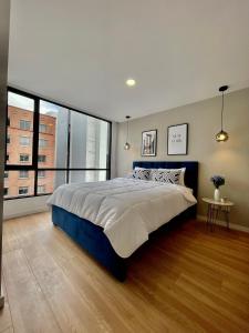a bedroom with a large bed and a large window at ItsaHome Selection - Torre Renua 9C in Quito