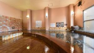 a pool of water in a room with ailed floor at Fukusenka in Ukiha