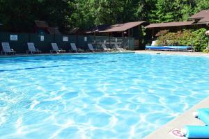 a large blue swimming pool with chairs and chairs at Judys Island Getaway179 in Shelton +31 photos