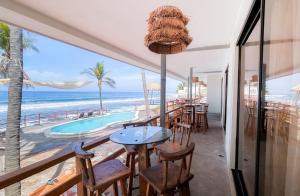 a restaurant with a view of the ocean at REEF ON THE WATER in Tamanique