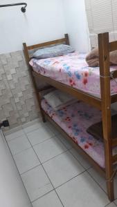 Uma ou mais camas em beliche num quarto em Hostel Celine