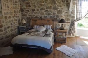 A bed or beds in a room at Chambre d’hôtes La Ferté