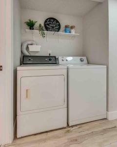 Cozy home! 16 Min away from strip and fremont