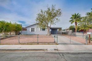 a chain link fence in front of a house at Cozy home! 16 Min away from strip and fremont in Las Vegas +4 photos