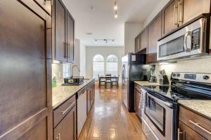 Kuchyň nebo kuchyňský kout v ubytování Cozy Apt NRG Pool,Wi-Fi, Free Parking, PetsOK!