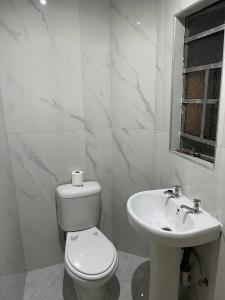 Ванна кімната в Eldos Guest House