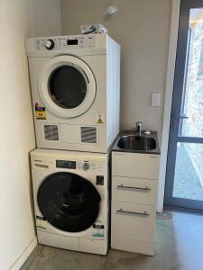 a washing machine and a sink in a room at Big Rock in Lake Tekapo