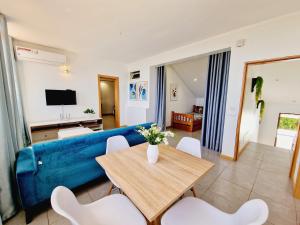 a living room with a blue couch and a table at Kelly Guest House in Praia